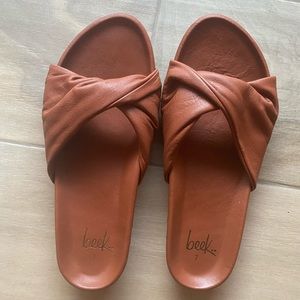 NEW with box Beek by two birds sandals -VIREO tan
